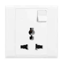 618067 13A - 1G MULTI-STANDARD SWITCHED SUCKET